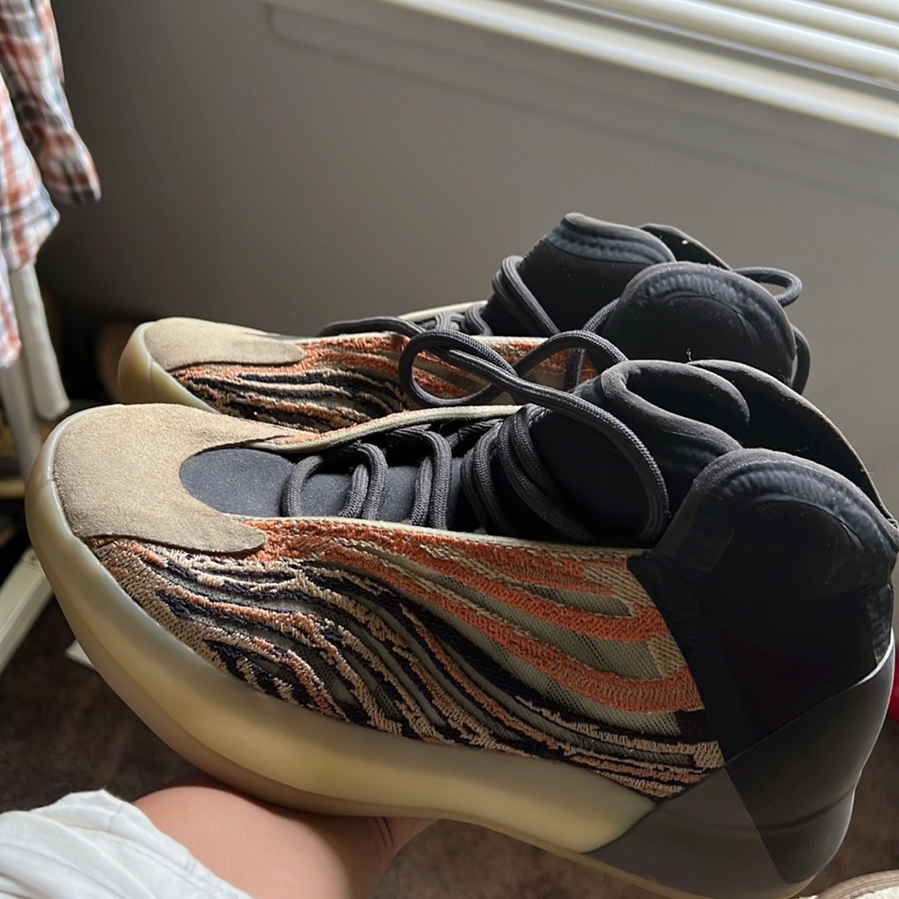 Yeezy QNTM FLASH ORANGE